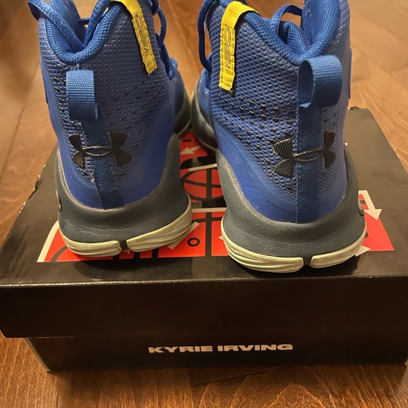 Kyrie High Tops 11c (Toddler) - Picture 2 of 5